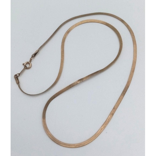 290 - A FLAT HERRINGBONE 9K GOLD NECKLACE .    1.7gms    40cms