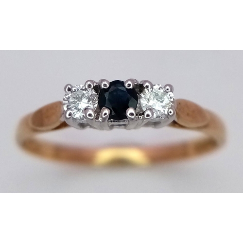 713 - A 9K YELLOW GOLD DIAMOND & SAPPHIRE 3 STONE RING. 1.2G. SIZE L