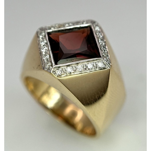 909 - AN 18K YELLOW GOLD, DIAMOND AND RED STONE RING. SIZE M1/2.  10.4G