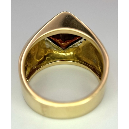 909 - AN 18K YELLOW GOLD, DIAMOND AND RED STONE RING. SIZE M1/2.  10.4G