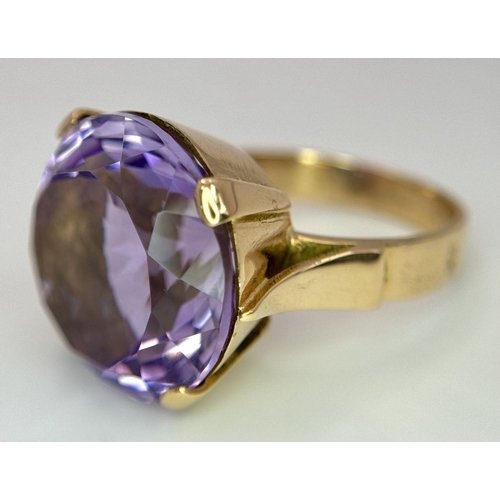 401 - A Gorgeous 18K Yellow Gold and Amethyst Ring. A clean, well faceted large round cut amethyst is the ... 