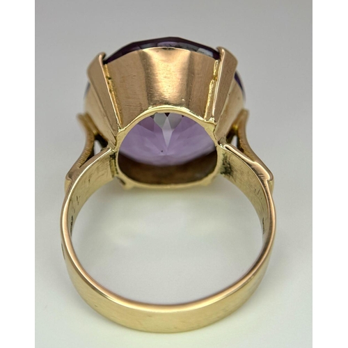 401 - A Gorgeous 18K Yellow Gold and Amethyst Ring. A clean, well faceted large round cut amethyst is the ... 