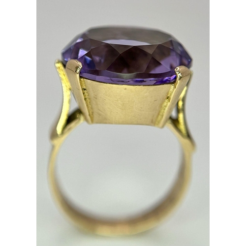 401 - A Gorgeous 18K Yellow Gold and Amethyst Ring. A clean, well faceted large round cut amethyst is the ... 