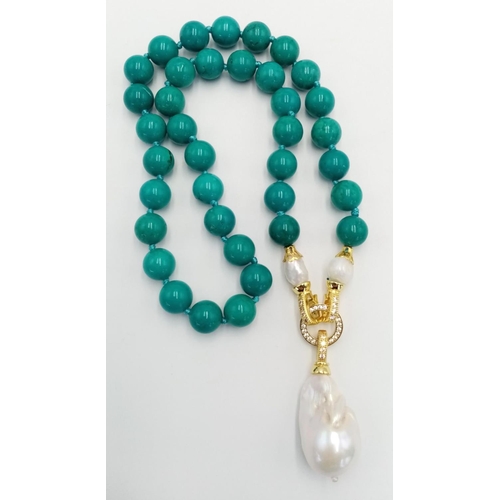 424 - A Green/Blue Turquoise Beaded Necklace with Hanging Keshi Baroque Pearl Pendant - 7cm. 10mm beads. 4... 