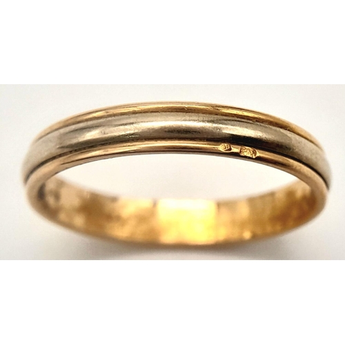 647 - AN 18K WHITE AND YELLOW GOLD RING IN A SANDWICH DESIGN .    3gms   size R