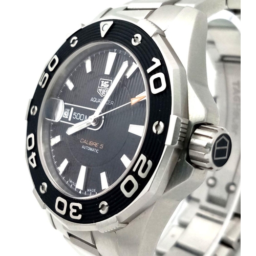 72 - A Tag Heuer Aquaracer Automatic Gents Watch. Stainless steel bracelet and case - 43mm. Calibre 5. Bl... 