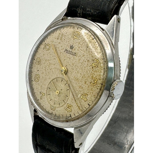 789 - A Vintage (1950s) Roldor Mechanical Gents Watch. Black leather strap. Stainless steel case - 31mm. P... 