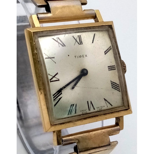 796 - A Vintage Timex Mechanical Gents Watch. Gilded bracelet and case - 27mm. In working order but becaus... 