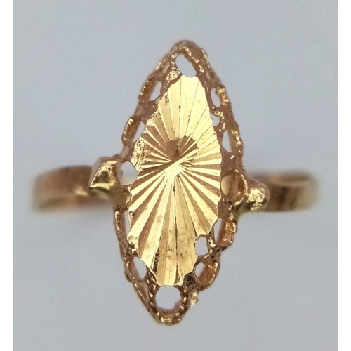 804 - A VERY CUTE 18K GOLD SUNBURST PATTERN RING .  0.8gms    size I