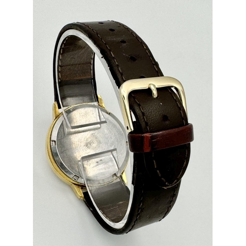 810 - A Vintage Everite 17 Jewels Mechanical Gents Watch. Brown leather strap. gilded case - 34mm. Silver ... 