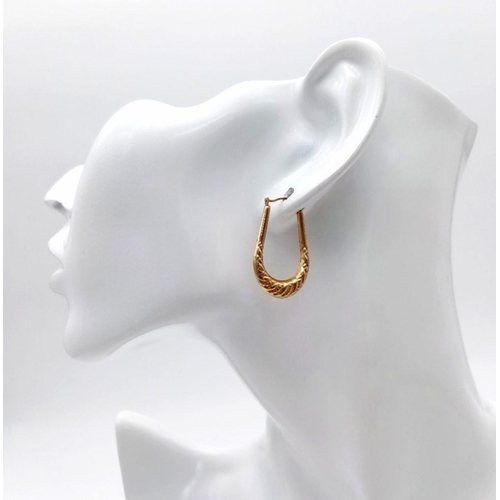 818 - A 9K GOLD PAIR OF HORSE SHOE SHAPED EARRINGS . 1.1gms