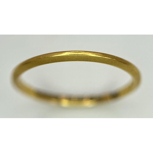 825 - A 22K GOLD BAND RING .    1.8gms    size 0/P