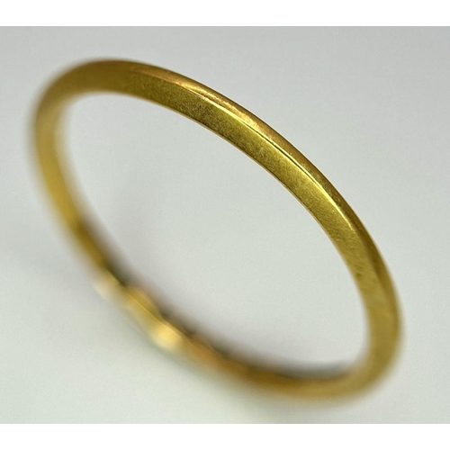 825 - A 22K GOLD BAND RING .    1.8gms    size 0/P