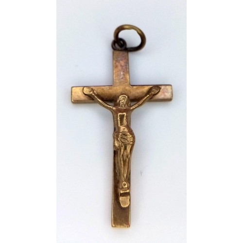 832 - A VINTAGE 9K GOLD CRUCIFIX .     1.4gms