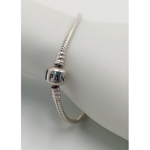 1255 - A PANDORA STERLING SILVER MOMENTS BRACELET 14.1G , approx 19cm length.

SC 9092