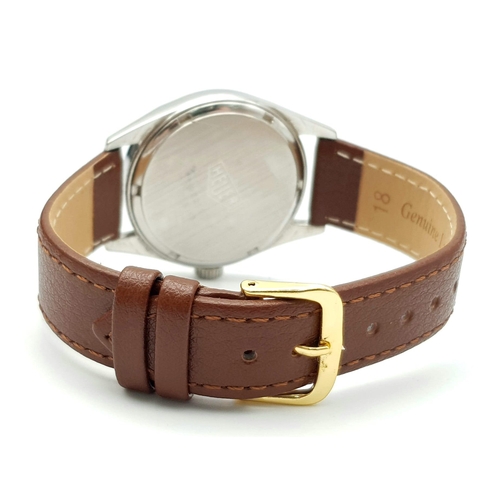 858 - A Tag Heuer Automatic Gents Watch. Brown leather strap. Stainless steel case - 36mm. Silver tone dia... 