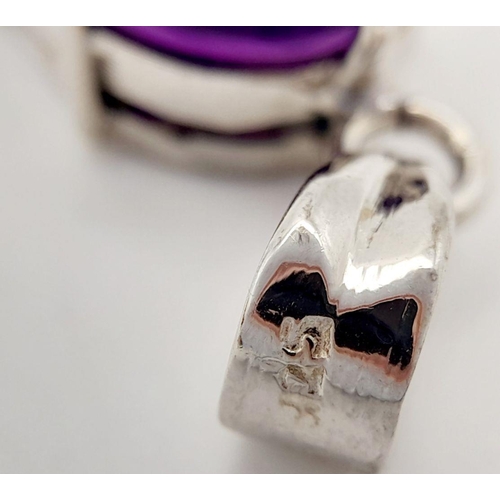 474 - A Sterling Silver Amethyst Pendant. Size approx: 33mm x 15mm. Total weight: 6.60g.

ref: VO 1506