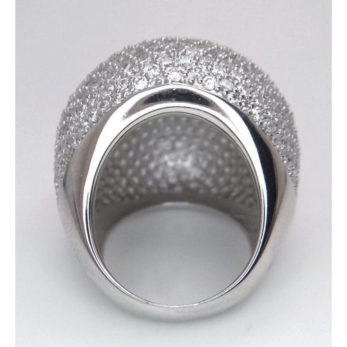 604 - A 925 Sterling Silver Glitterball Ring. Size M. 17g