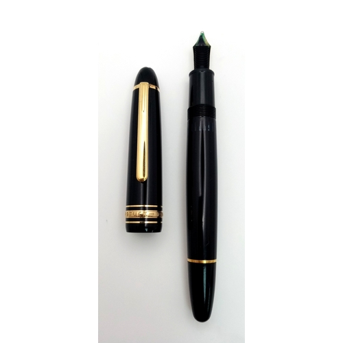 170 - A Montblanc Meiserstruck Fountain Pen. Black lacquer decoration. 14k gold nib. 14cm