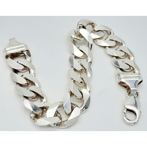 190 - A Chunky 925 Sterling Silver Flat Curb Link Gents Bracelet. 
18cm. 67g. Comes with a presentation ca... 