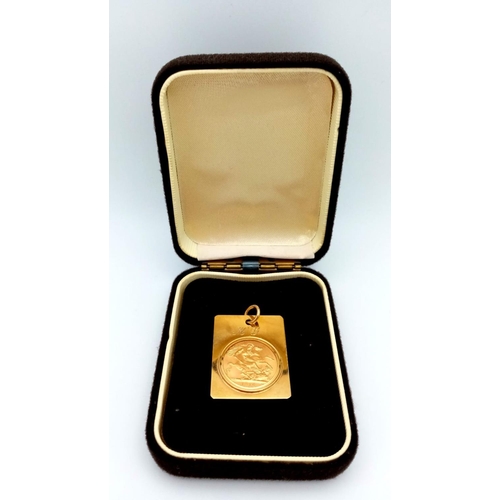 403 - A 1976 Queen Elizabeth II Full Gold Sovereign on a 9K Yellow Gold Pendant Setting. 3.5cm x 2.5cm. 13... 