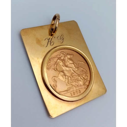 403 - A 1976 Queen Elizabeth II Full Gold Sovereign on a 9K Yellow Gold Pendant Setting. 3.5cm x 2.5cm. 13... 