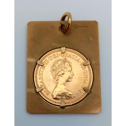 403 - A 1976 Queen Elizabeth II Full Gold Sovereign on a 9K Yellow Gold Pendant Setting. 3.5cm x 2.5cm. 13... 