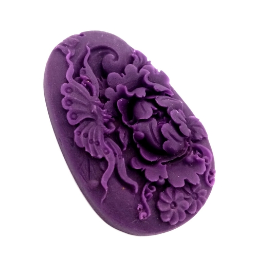 471 - A Lavender Jade Decorative Ornate Floral Pendant. 6cm