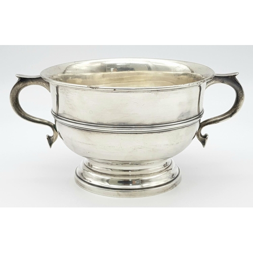 73 - An Antique Sterling Silver Two Handled Bowl. Hallmarks for London 1923. 458g. 15.5cm diameter at rim... 