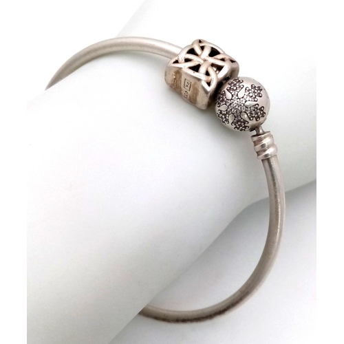 541 - A 925 Silver Pandora Bangle with Charm. 11.2g. Ref: 65002