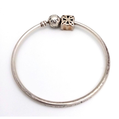 541 - A 925 Silver Pandora Bangle with Charm. 11.2g. Ref: 65002