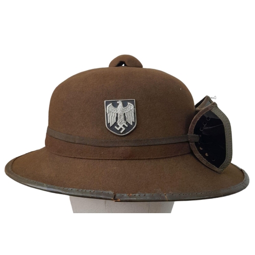 76 - WW2 Second Pattern 1942 Issue German Africa Corps Tropical Pith Helmet & Sand Goggles. Nice clean ex... 