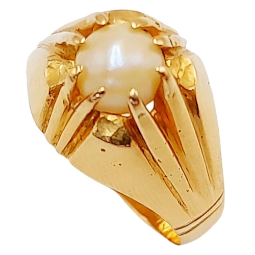 11 - An 18K Yellow Gold (tested) Pearl Solitaire Ring. A beautiful Tahitian pearl in a raised setting. Si... 