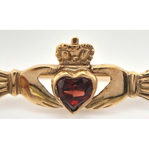 46 - An Irish Claddagh Garnet Brooch in 9K Gold. 4cm. 2.4g total weight.