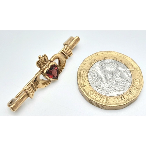 46 - An Irish Claddagh Garnet Brooch in 9K Gold. 4cm. 2.4g total weight.