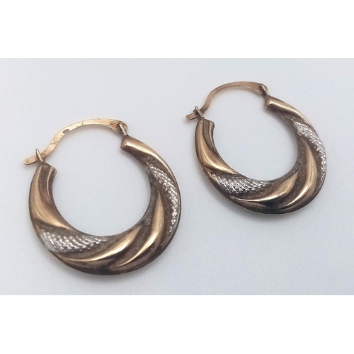 175 - Classic pair of 9 carat WHITE and YELLOW GOLD Creole type HOOP EARRINGS. 0.9 grams. 2 cm diameter.