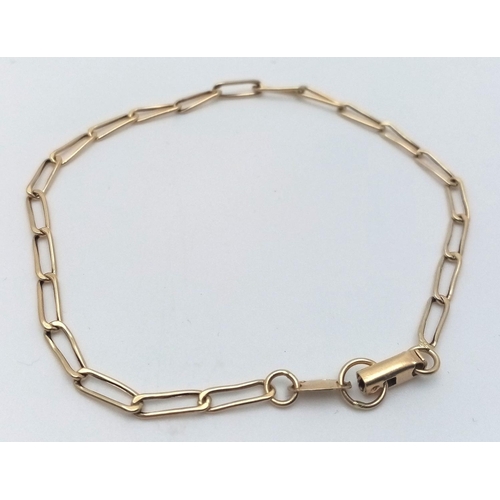 229 - A 18K Yellow Gold Paperclip Style Bracelet, 2g total weight, 20cm length.

ref 1546I