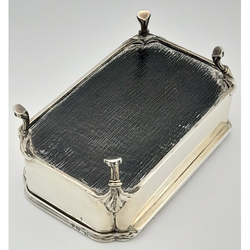 262 - A SOLID SILVER FOOTED TRINKET BOX WITH DECORATED LID AND VELVET LINING CIRCA 1930 .   263.2gms     1... 