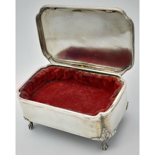 262 - A SOLID SILVER FOOTED TRINKET BOX WITH DECORATED LID AND VELVET LINING CIRCA 1930 .   263.2gms     1... 