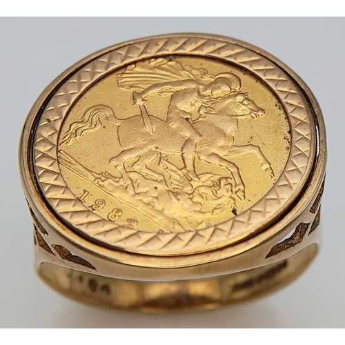 267 - A 1982 22K GOLD HALF SOVEREIGN SET IN A 9K GOLD RING .    7.1gms   sized T