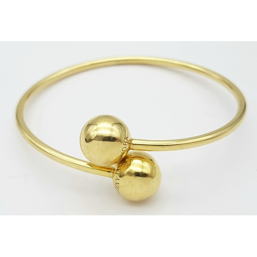 40 - A TIFFANY & CO 18K YELLOW GOLD HARDWEAR BALL BANGLE 11.4G, £2650 RRP. 60MM INNER DIAMETER.

ref: SC ... 