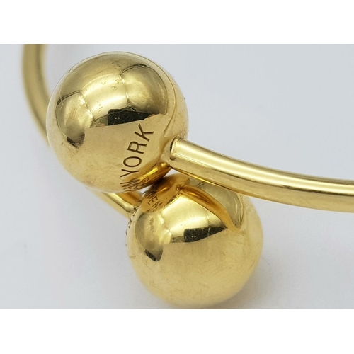 40 - A TIFFANY & CO 18K YELLOW GOLD HARDWEAR BALL BANGLE 11.4G, £2650 RRP. 60MM INNER DIAMETER.

ref: SC ... 