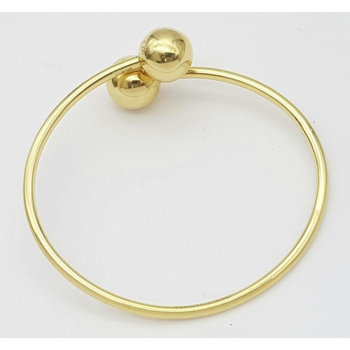 40 - A TIFFANY & CO 18K YELLOW GOLD HARDWEAR BALL BANGLE 11.4G, £2650 RRP. 60MM INNER DIAMETER.

ref: SC ... 