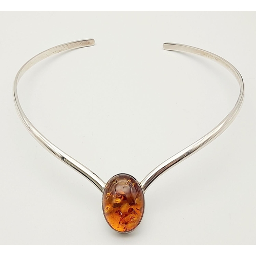 42 - Stunning SILVER and AMBER CHOKER NECKLACE. Having a large oval AMBER CABOCHON mounted to front. Full... 