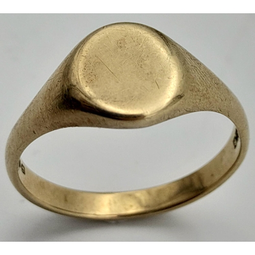 449 - A 9K GOLD SIGNET RING .    3.7gms   size R