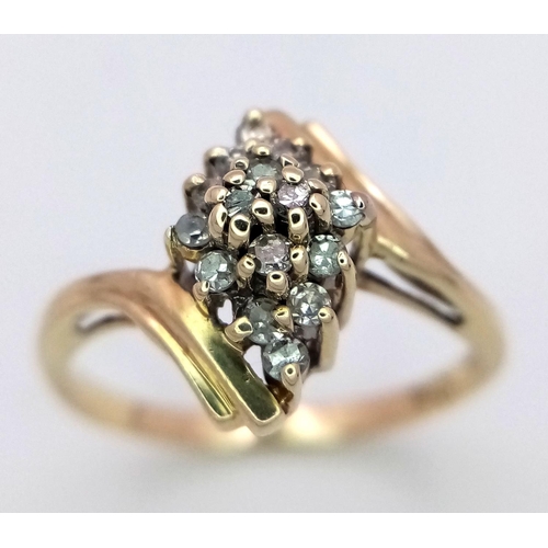 453 - A 10K YELLOW GOLD DIAMOND CROSS-OVER CLUSTER RING 0.15CT , 2G , SIZE M. 

ref: 7411