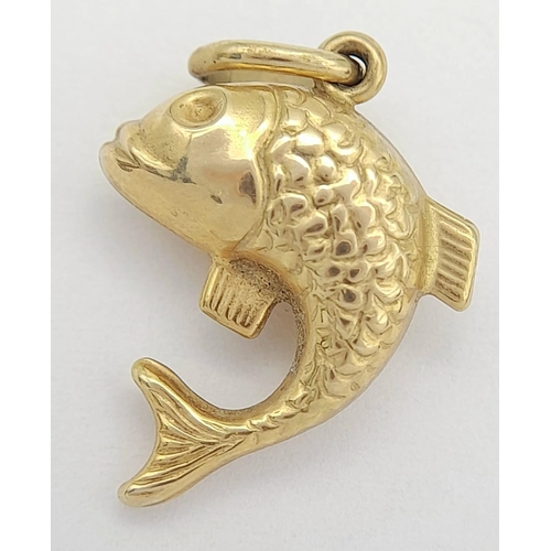 63 - 9 carat GOLD, LEAPING SALMON CHARM/PENDANT.Lovely detail, please see picture. 1.1 grams.