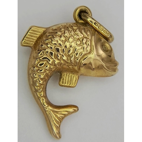 63 - 9 carat GOLD, LEAPING SALMON CHARM/PENDANT.Lovely detail, please see picture. 1.1 grams.