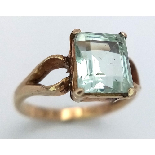 7 - 9 carat GOLD and AQUAMARINE RING. Having a large (1 carat) Aquamarine, Emerald Cut and set to top an... 