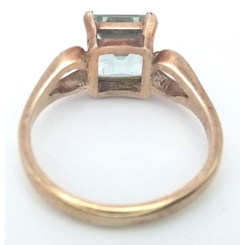 7 - 9 carat GOLD and AQUAMARINE RING. Having a large (1 carat) Aquamarine, Emerald Cut and set to top an... 